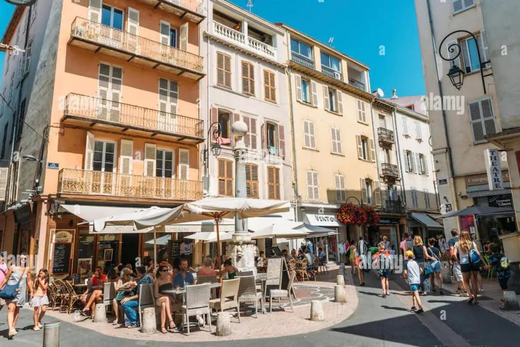 Studio En Plein Coeur Du Vieil Antibes, Vue Sur Place Romantique Εξωτερικό φωτογραφία