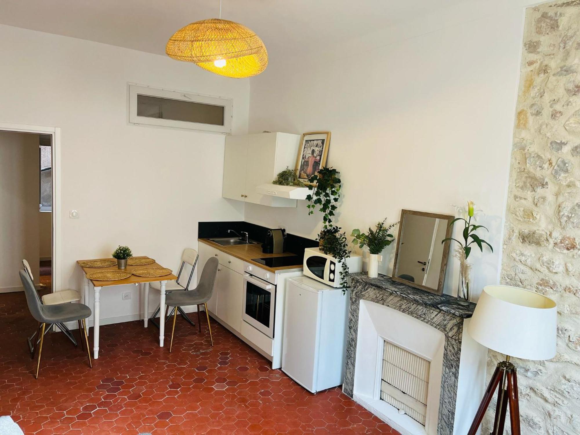 Studio En Plein Coeur Du Vieil Antibes, Vue Sur Place Romantique Εξωτερικό φωτογραφία